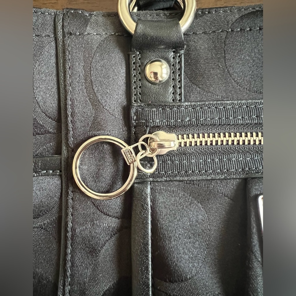 Coach Poppy Tote - Picture 4 of 14